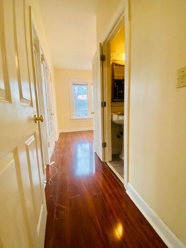 Building Photo - 326 N Madison St