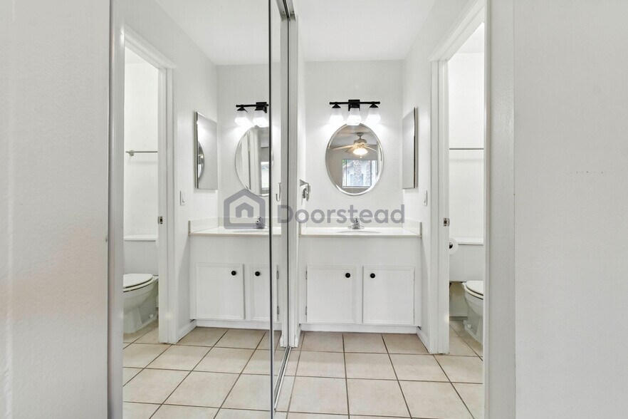 Building Photo - 9175 Campina Dr
