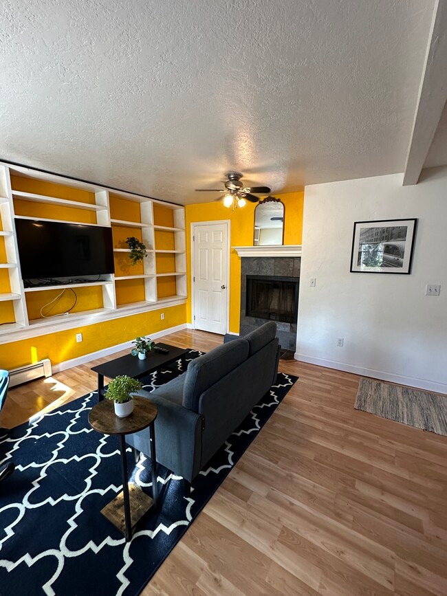 Building Photo - 328 E 15th Ave