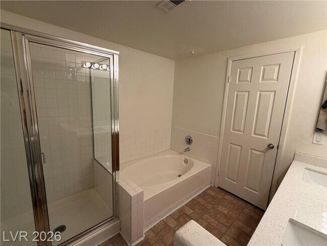 Building Photo - Green Valley 1BR Condo with Quartz Counters, Pool & Covered Parking
