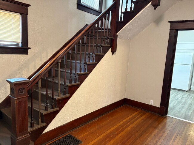 Building Photo - 3204 Holdrege St