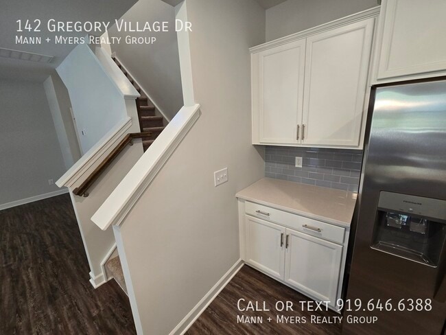 Building Photo - 142 Gregory Vlg Dr