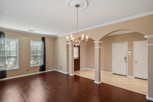 Building Photo - 8406 Oak Villa Ct