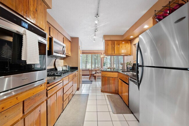 Building Photo - 18087 E Butte Ln