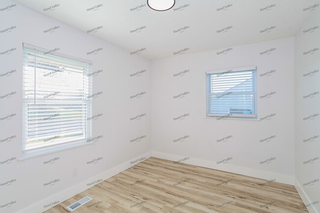 Building Photo - 2400 Mack Rd