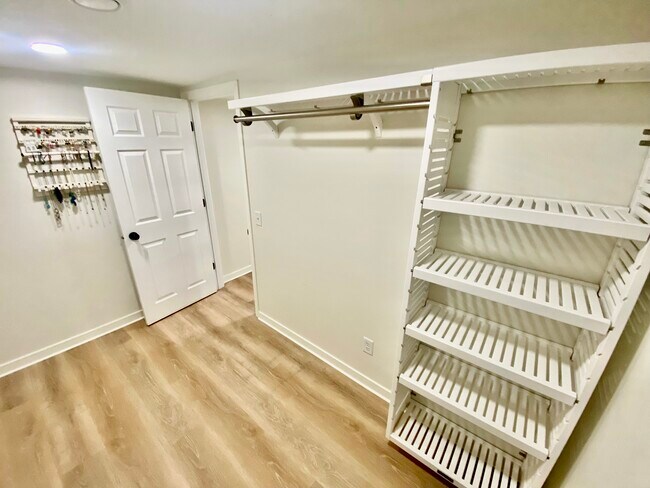 Building Photo - 5203 France Ave S