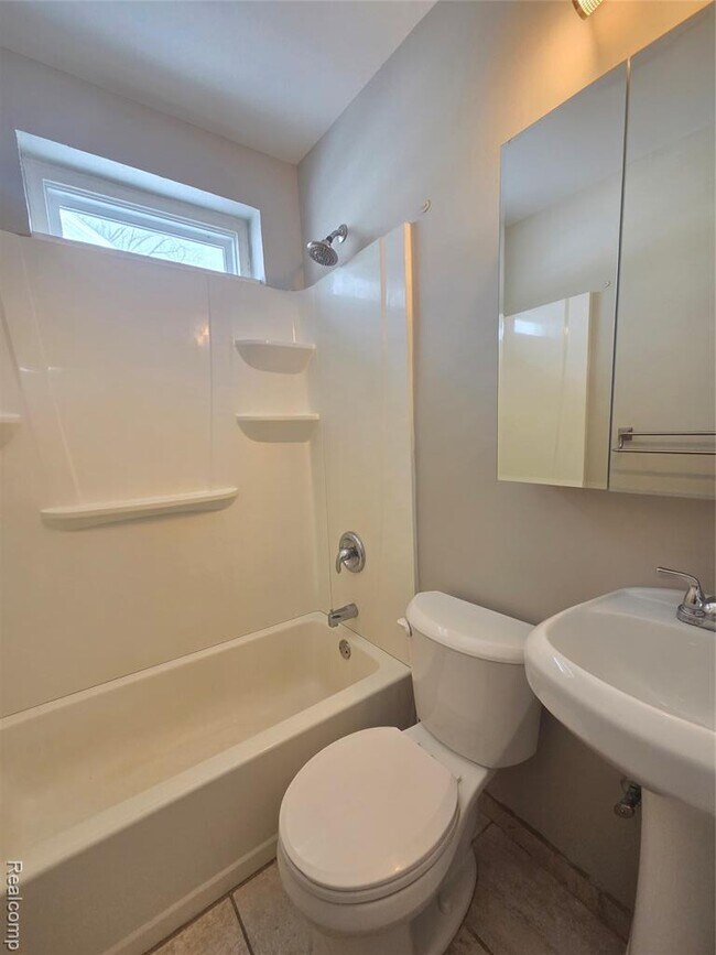 Building Photo - 5016 S Old US Hwy 23