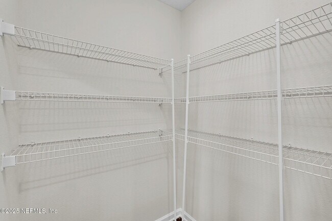 Building Photo - 1983 Pebble Point Dr