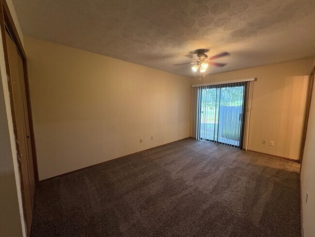 Building Photo - 936 S Craig Ave