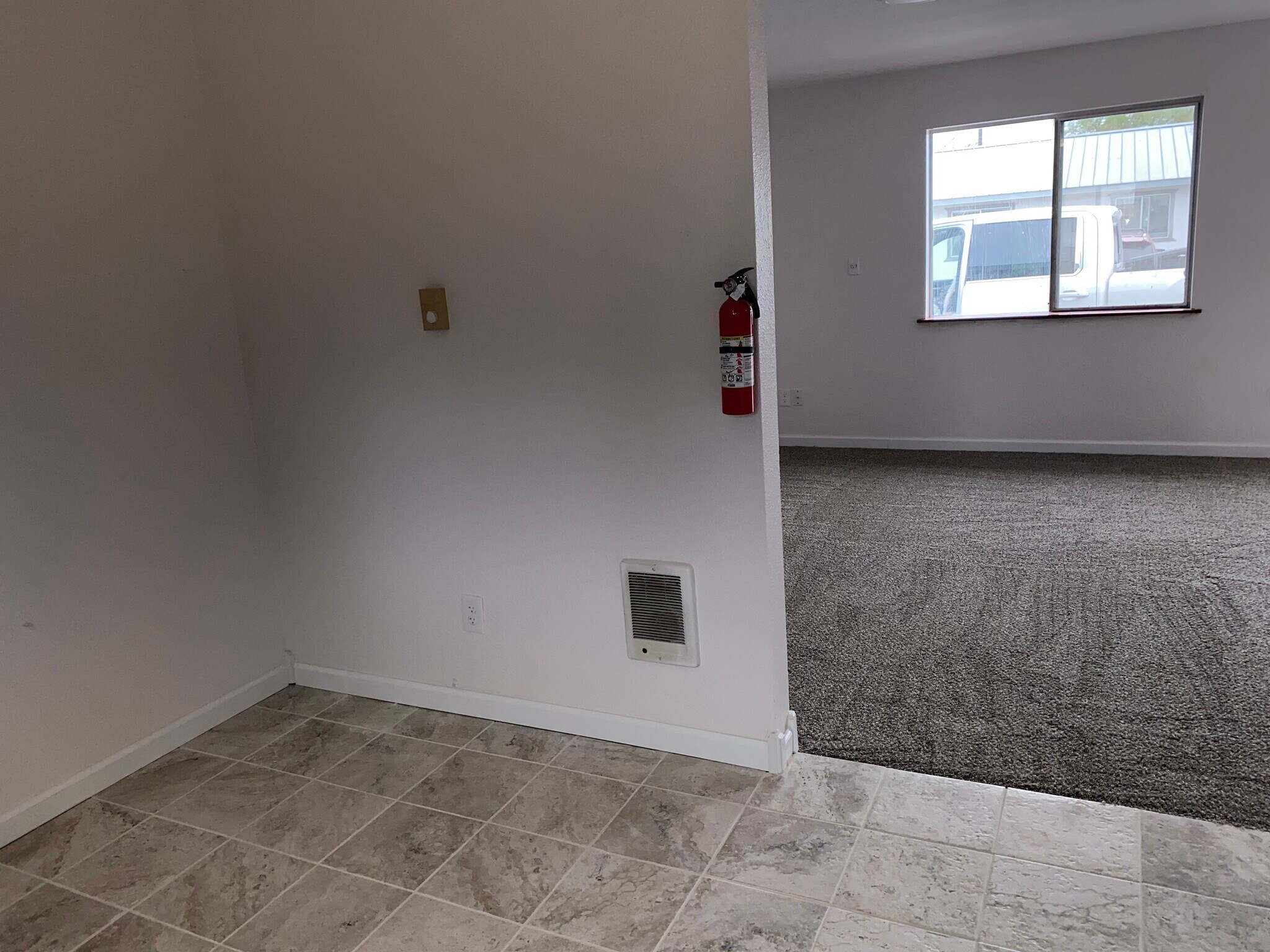 Building Photo - 404 W 5th Ave