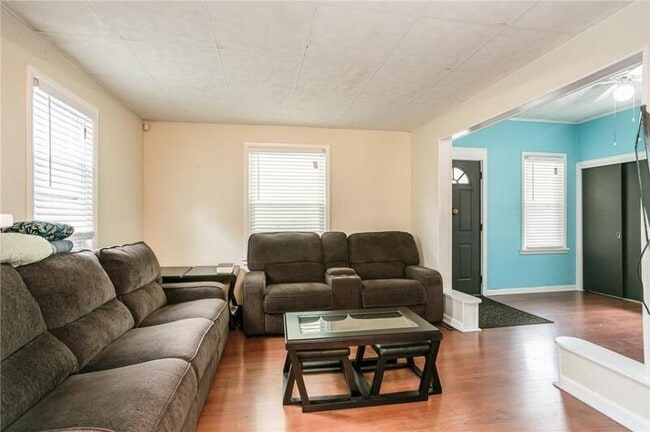 Building Photo - 223 Lincoln Ave