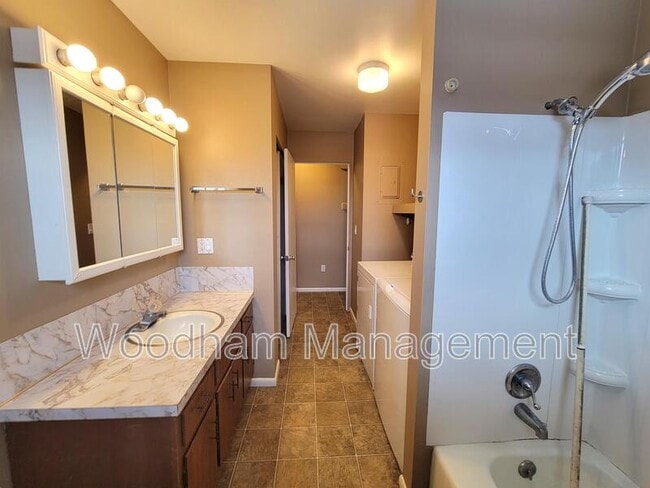 Building Photo - 509 N 16th Ave