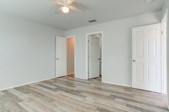 Building Photo - 3/2 in Lincoln 16!