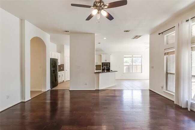 Building Photo - 15524 Belfin Dr