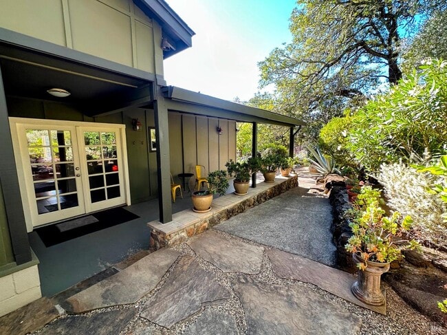 Building Photo - 926 Champion Ln