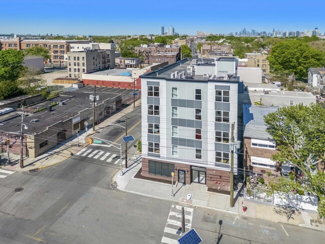 Building Photo - 30 McAdoo Ave