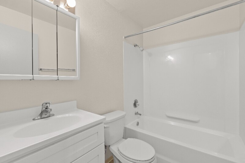 Building Photo - 11540 Pinehurst Way NE