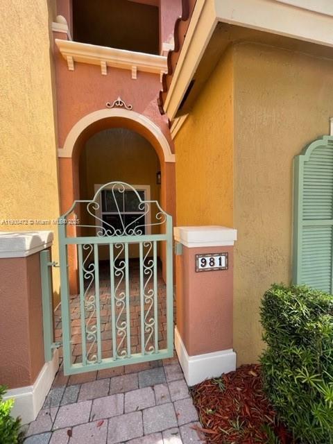 Primary Photo - 981 SW 143rd Ave