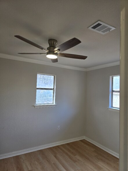 Building Photo - 502 S Pearl St