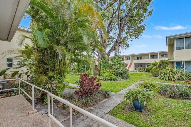 Building Photo - 9160 NE 8th Ave