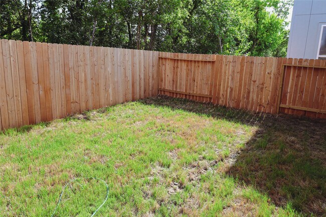 Building Photo - 3352 Vine Ter Trce