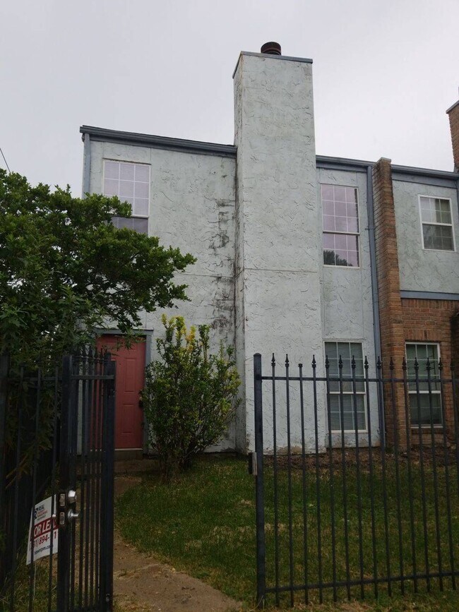 Primary Photo - 11201 Shannon Hills Dr