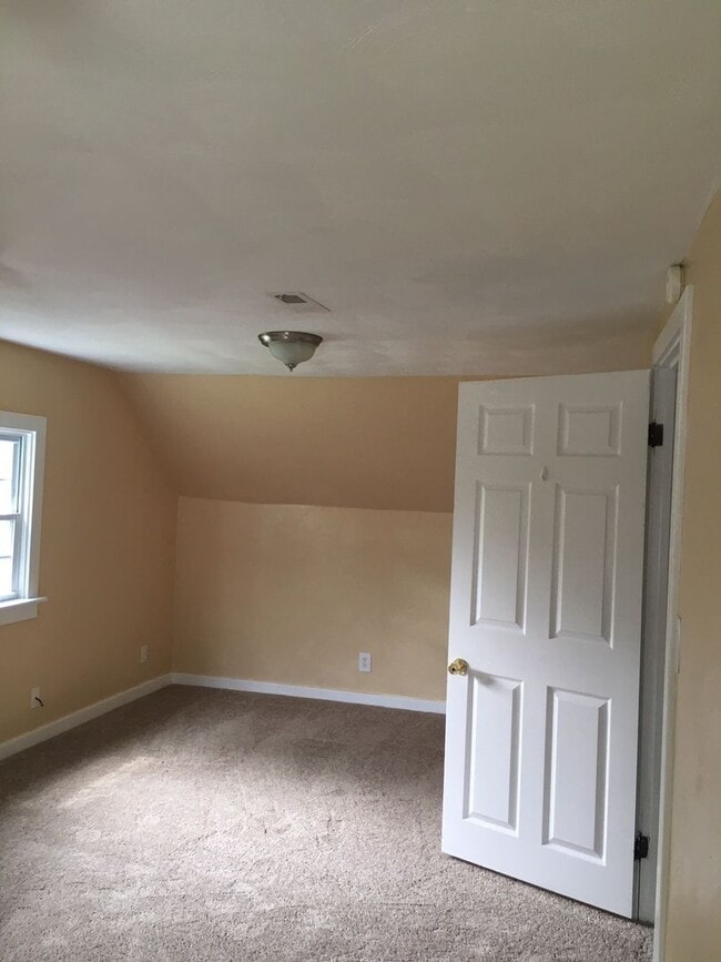 Building Photo - GREAT HOME IN NORFOLK!