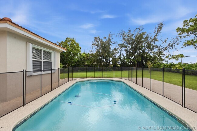 Building Photo - 5513 SW Windward Way