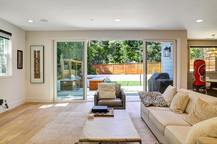 Building Photo - 10593 Kinnard Ave