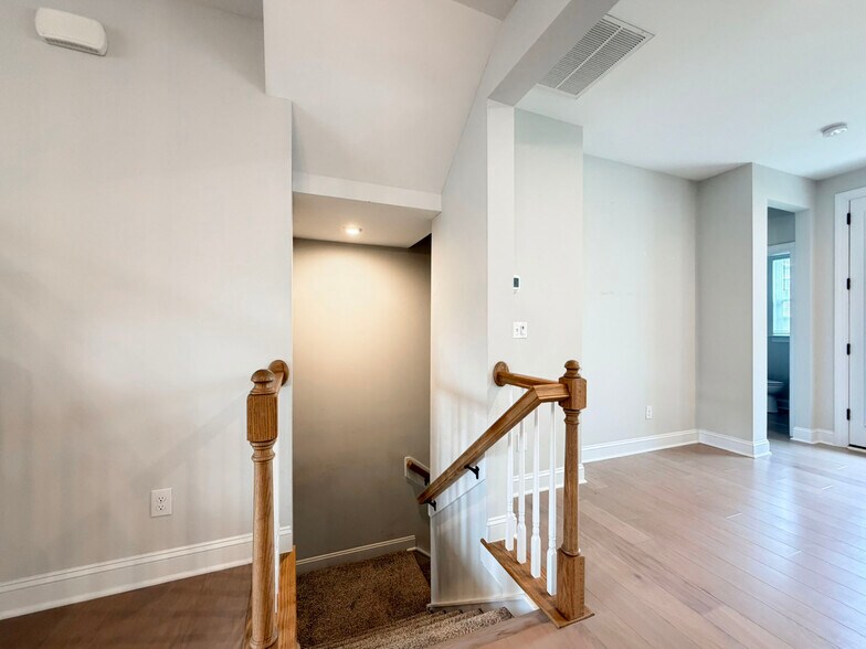 Building Photo - 829 Amley Pl