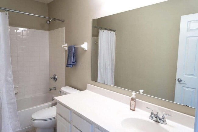 Building Photo - 7492 Fairfield Lakes Dr