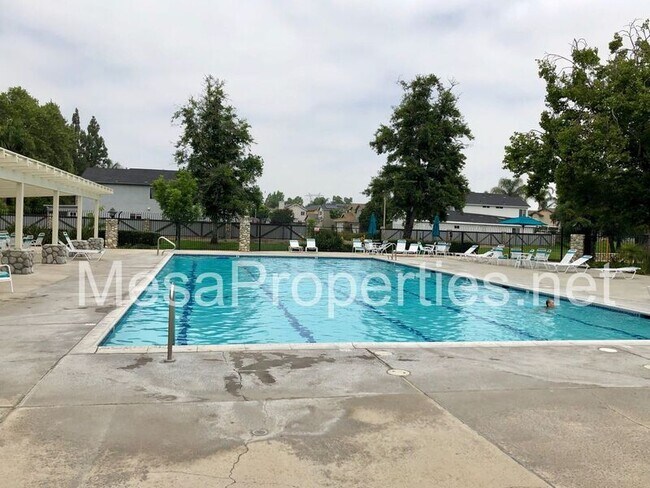 Building Photo - 3733 Country Oaks Loop
