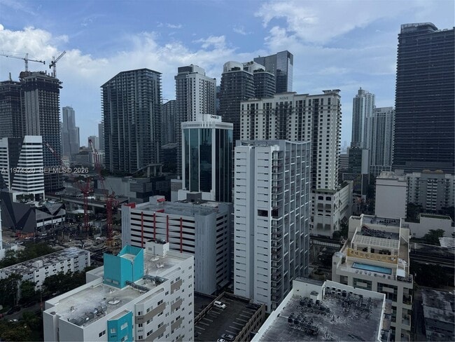 Building Photo - 1010 SW 2nd Ave