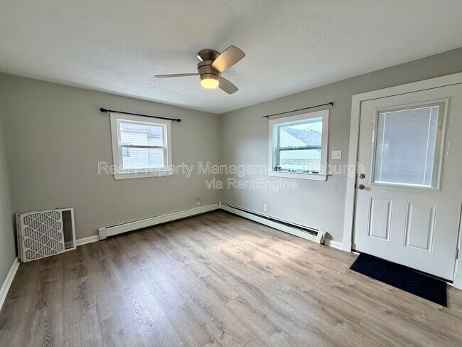 Building Photo - 521 Farnsworth St