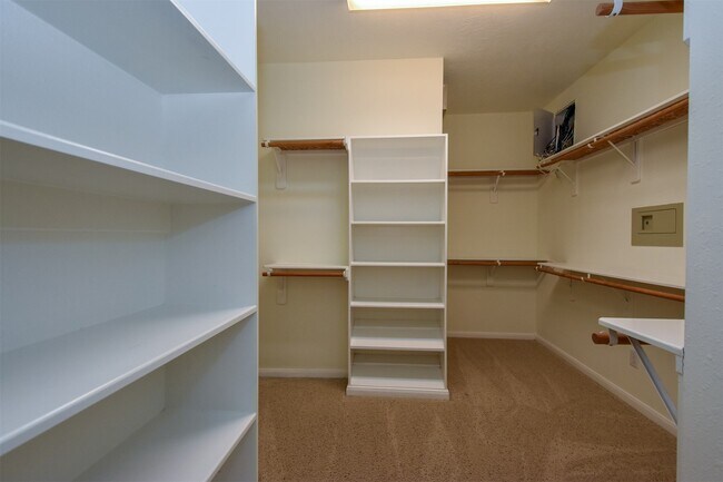 Building Photo - 21223 Pennshore Ln