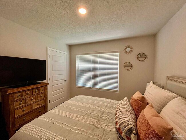 Building Photo - 5789 Guinevere Ln