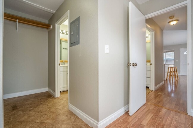 Building Photo - Fully Renovated Unfurnished 2 Bedroom/1.5 Bath at Southpointe