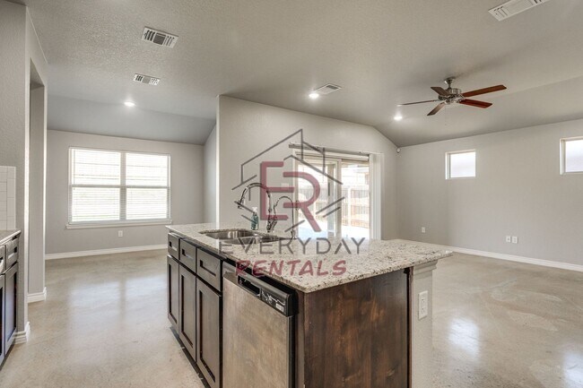 Building Photo - 3 bedroom 2 bath Smart Home