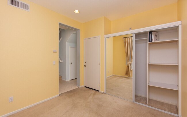 Building Photo - Condo in San Elijo!