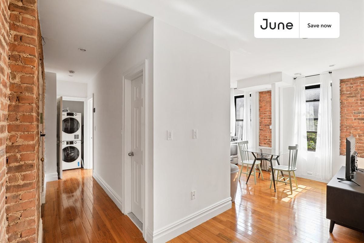 Building Photo - 23 E 109th St