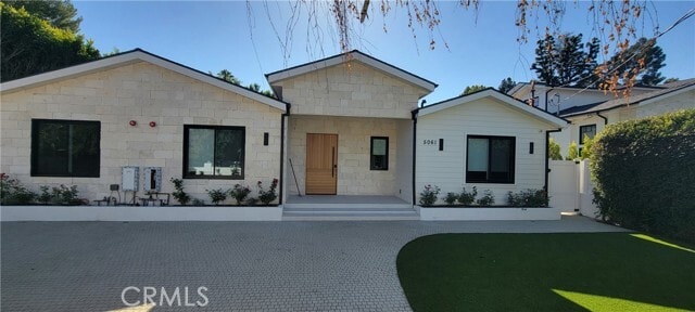 Building Photo - 5061 Woodley Ave
