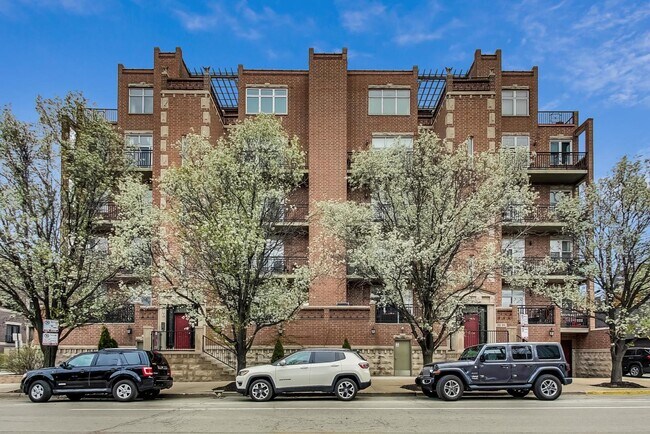 Building Photo - 814 W Hubbard St
