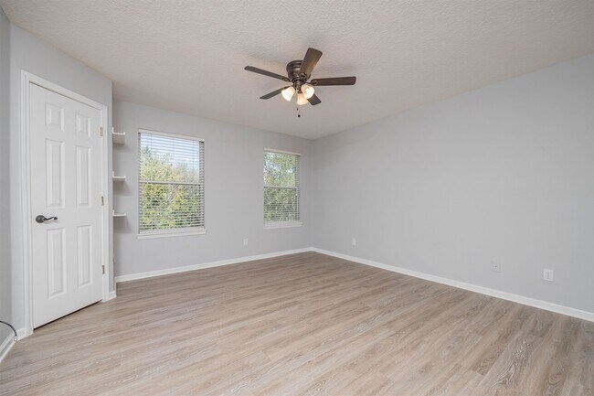 Building Photo - 345 Scrub Jay Dr