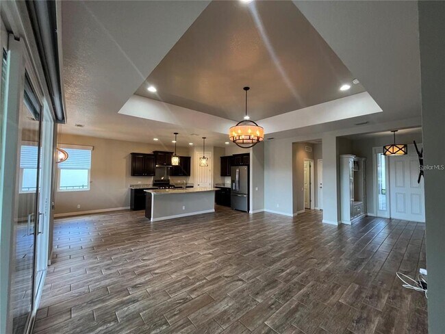 Building Photo - 12116 Goldenrod Ave