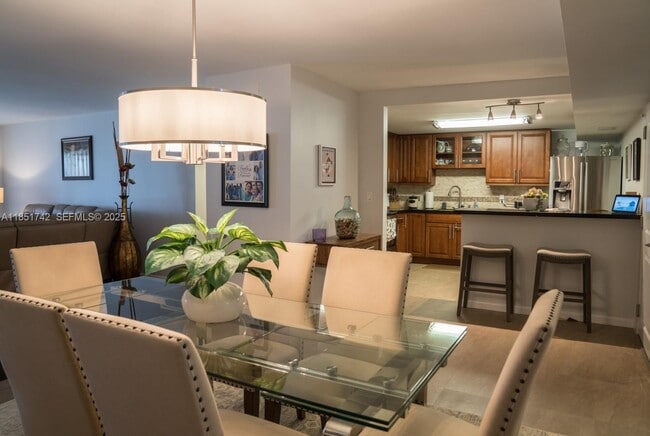 Building Photo - 1800 S Ocean Blvd