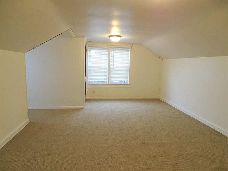 Building Photo - 160 Mechanic St