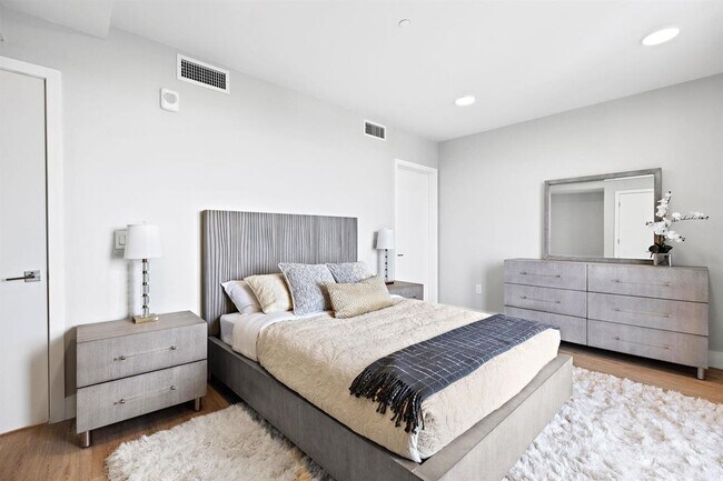 Building Photo - 136-144 Summit Ave