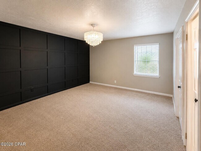 Building Photo - 3015 Longwood Cir