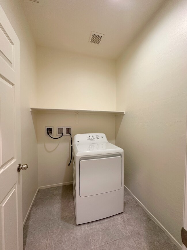 Building Photo - 4566 Mansart Ct