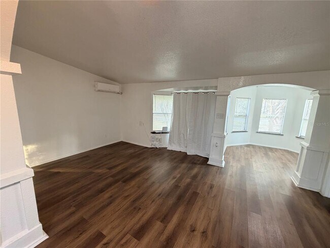 Building Photo - 5195 Countryside Ct